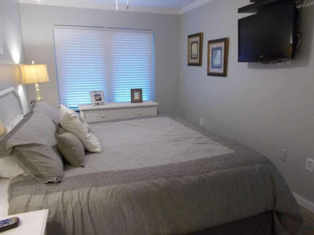 Island Winds East #103, Gulf Front. Closest Building To Hangout! Apartamento *